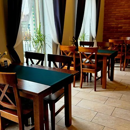 Hotel Gosciniec Pod Lilijka *